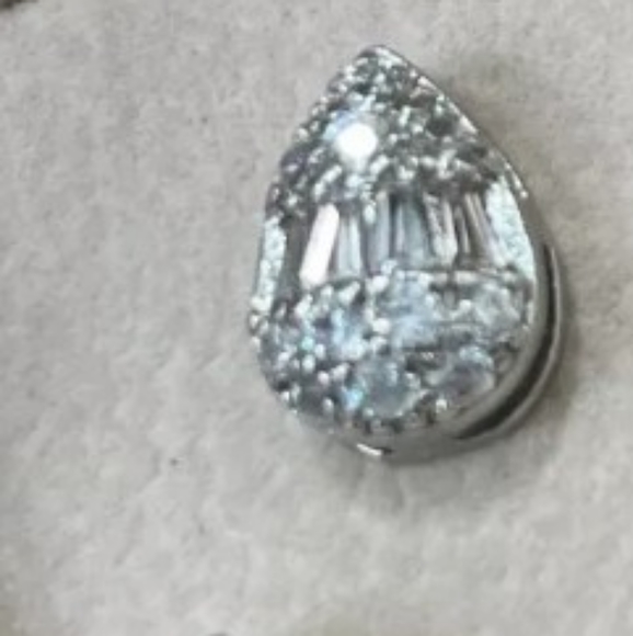 COPY - WATER DROP AAA ZIRCONIA SILVER STUD EARRINGS - Picture 5 of 5